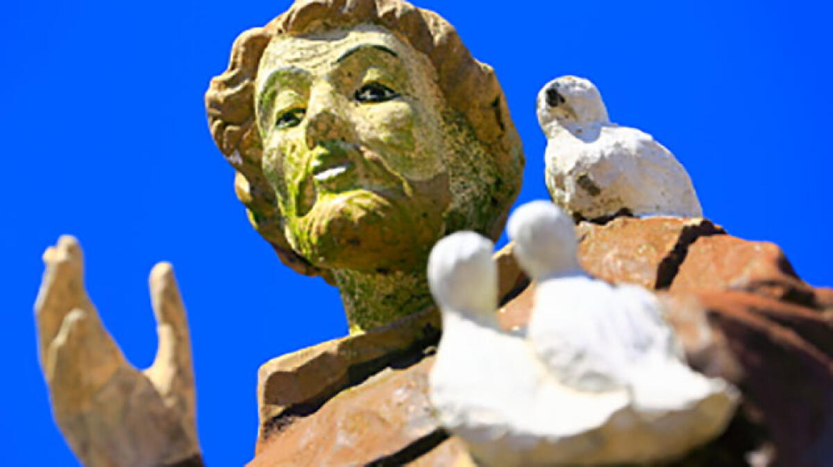 Statua portata via 40 anni fa, il sindaco la ritrova su internet - 