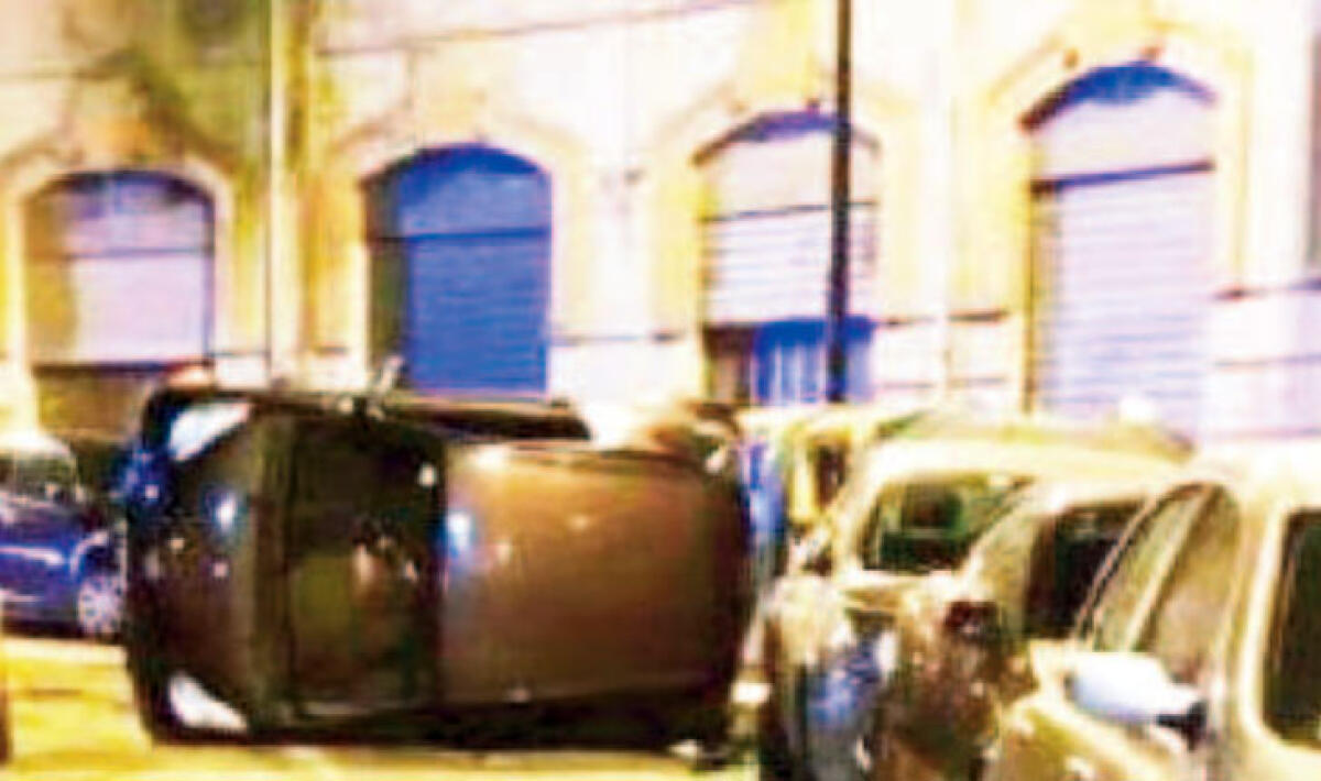 Notte di paura, si ribalta auto con una ragazza alla guida - 