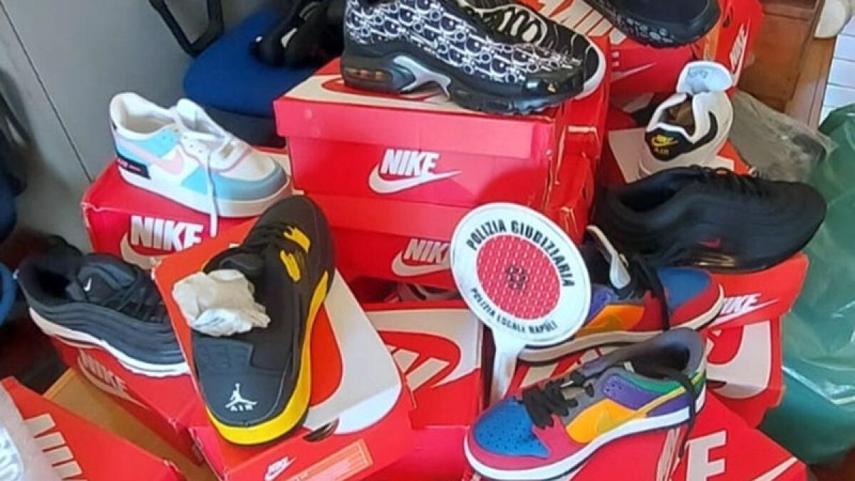 Scarpe griffate "pezzotto", scatta il maxi-blitz a Napoli - 