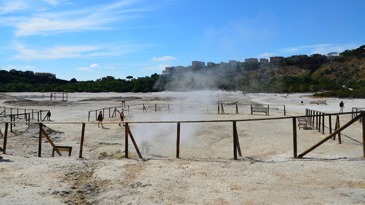 La Solfatara riapre 5 anni dopo la tragedia in cui morirono padre, madre e figlio - 
