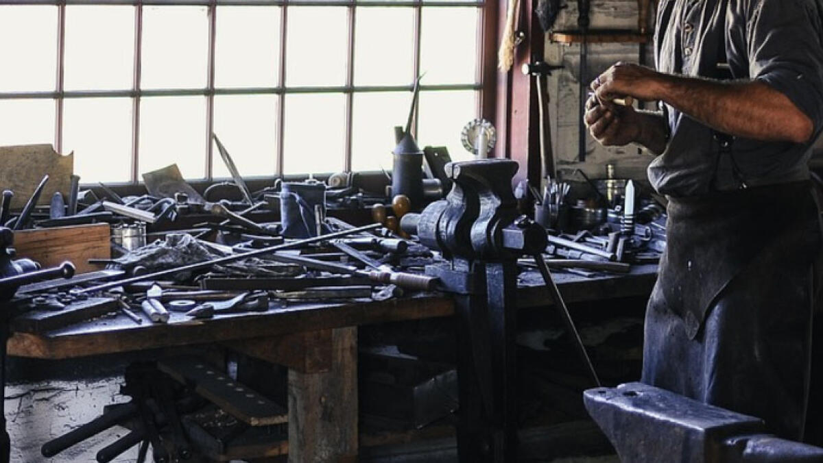 Officine meccaniche fuorilegge, due sigilli nel Nolano - 