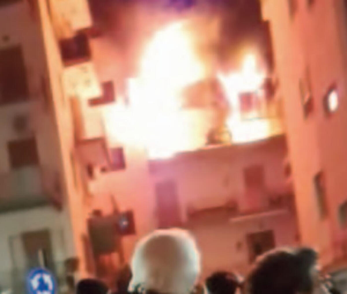 Case in fiamme nei Paesi Vesuviani: 26 persone in ospedale, decine di sfollati - 