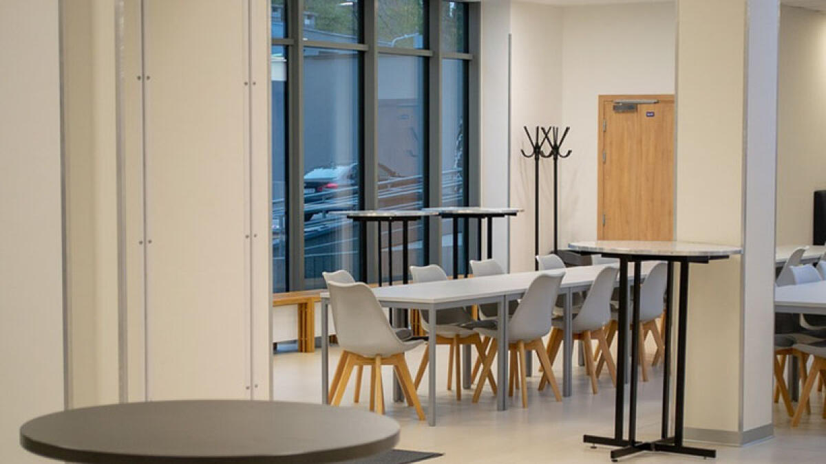 Pezzi di vetro nella pasta a scuola: alunni feriti - 