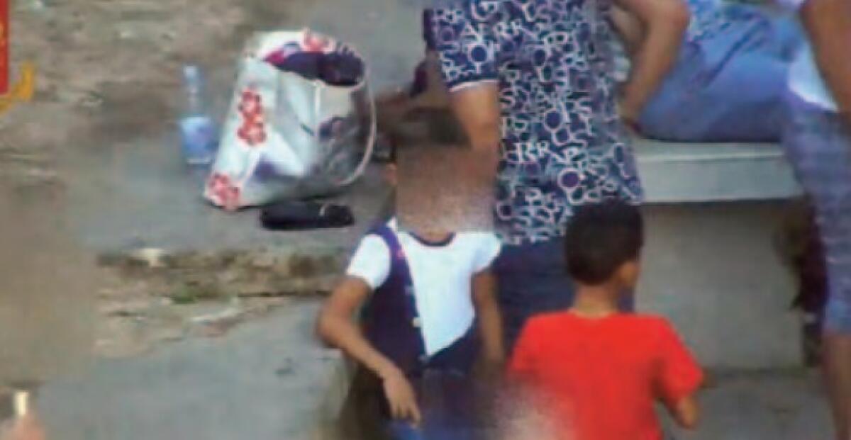 «Bimbi pusher della camorra vesuviana, togliere la paternità» - 