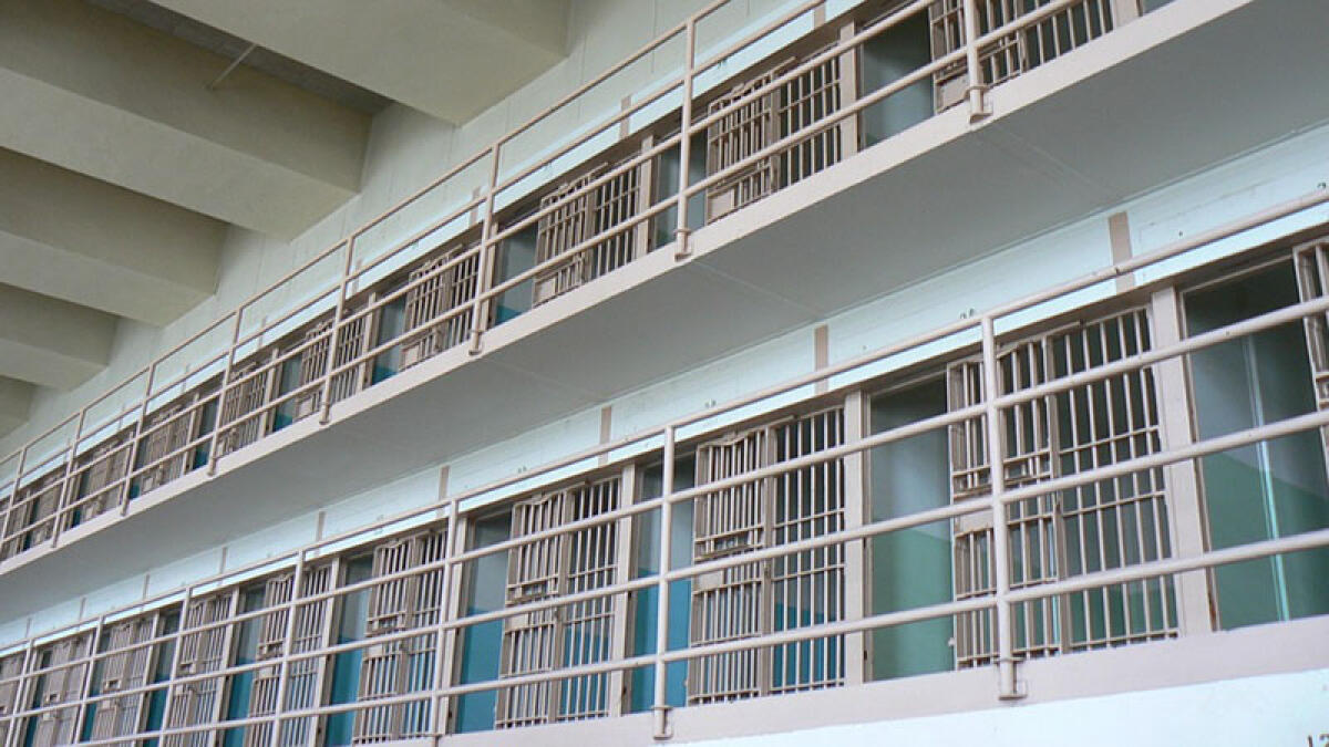 Detenuto rompe la mano ad un agente - 