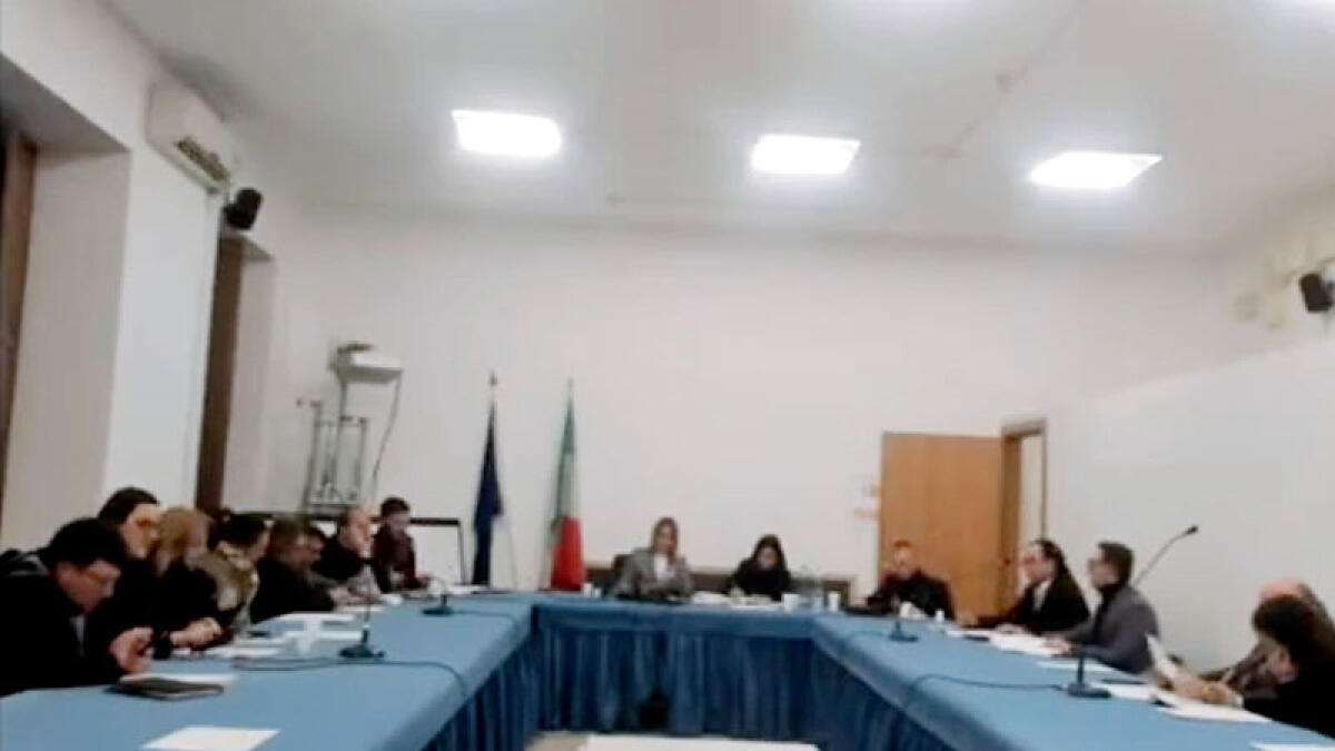 Palma Campania: insulti, lite e bagarre in consiglio comunale - IL VIDEO - 