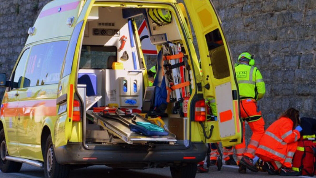 Malore alla guida, tampona due auto e muore - 