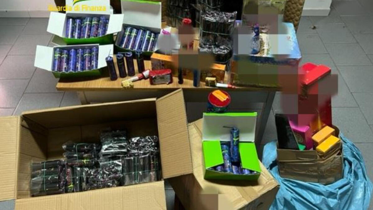 Bombe di Capodanno rimaste in deposito: arrestato imprenditore a Poggiomarino - 