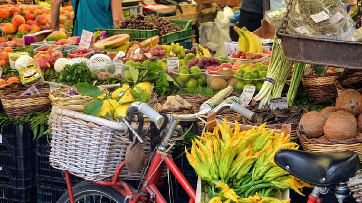 Armi e droga tra la frutta, commerciante in manette - 