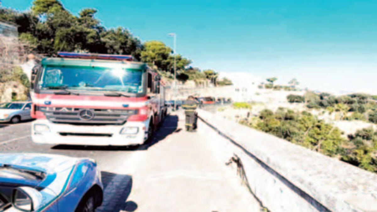 Precipita nel vuoto dal ponte di Posillipo - 
