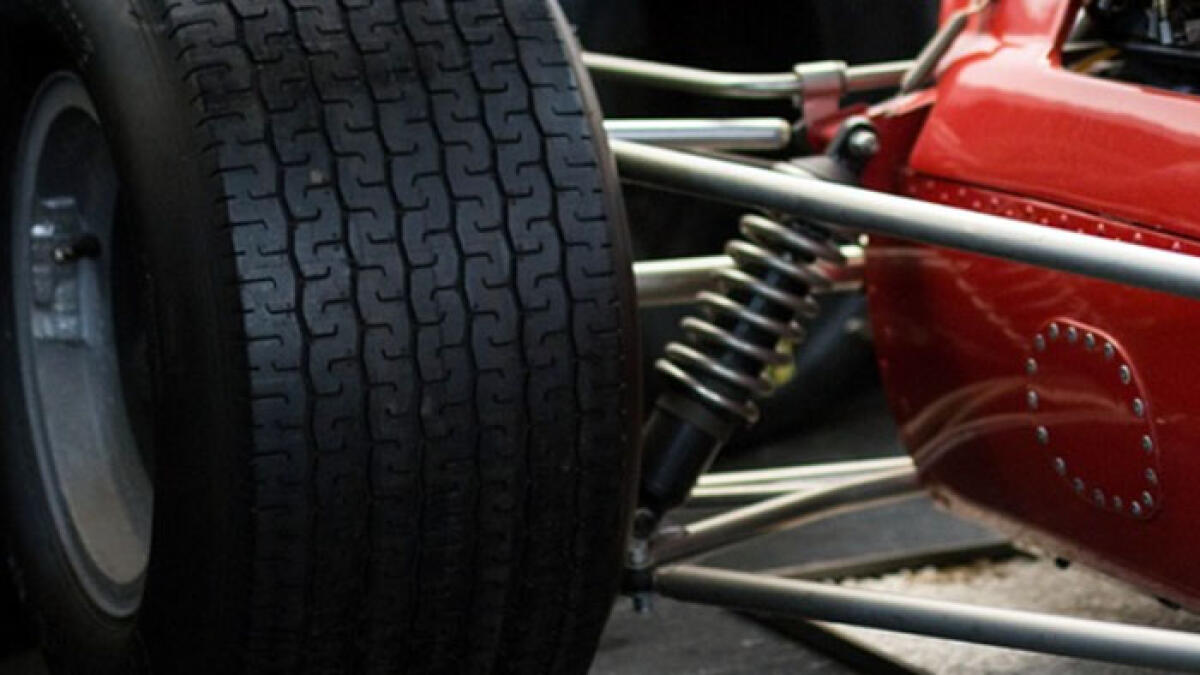 Trovato con una gomma di Formula 1, dentro nasconde la droga - 