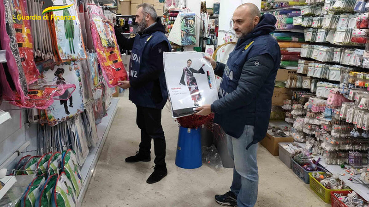 Carnevale sicuro, oltre un milione di articoli pericolosi sequestrati a San Giuseppe Vesuviano e Nola - 
