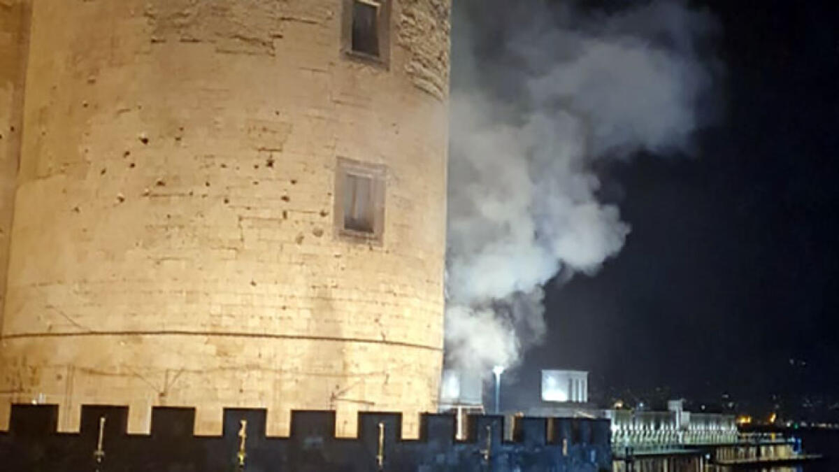 Fiamme nella notte al Maschio Angioino e Palazzo Reale: è giallo - 