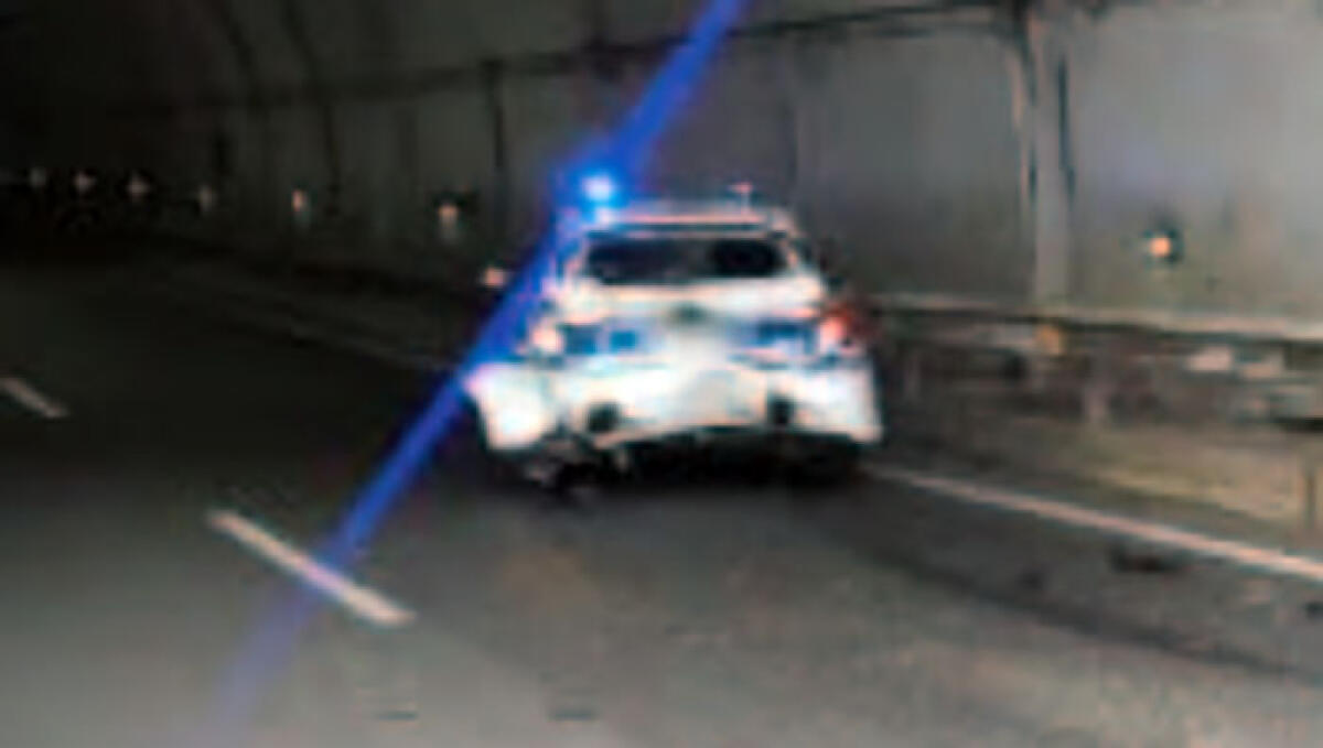 Smart contro l'auto dei vigili ferma per un altro incidente - 