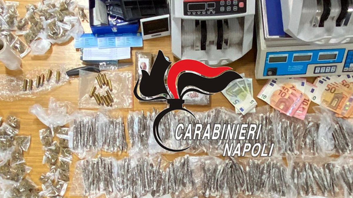 Il kit per la droga scoperto sul ballatoio: scatta il blitz - 