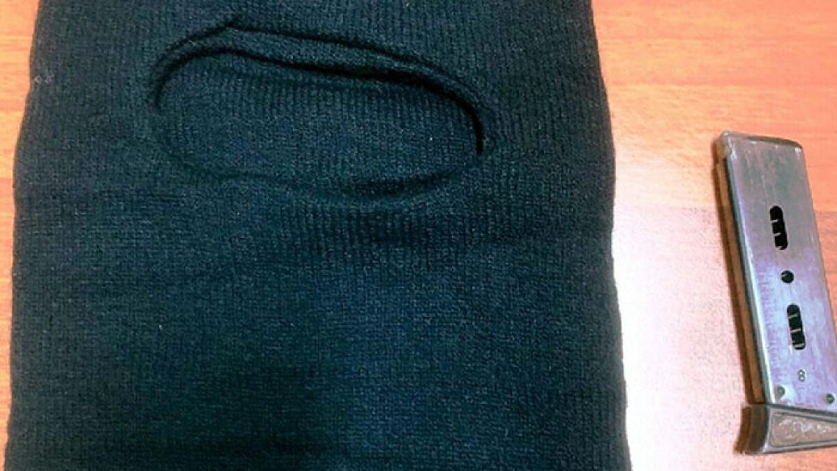 In moto con il passamontagna: uno bloccato, l'altro scappa - 