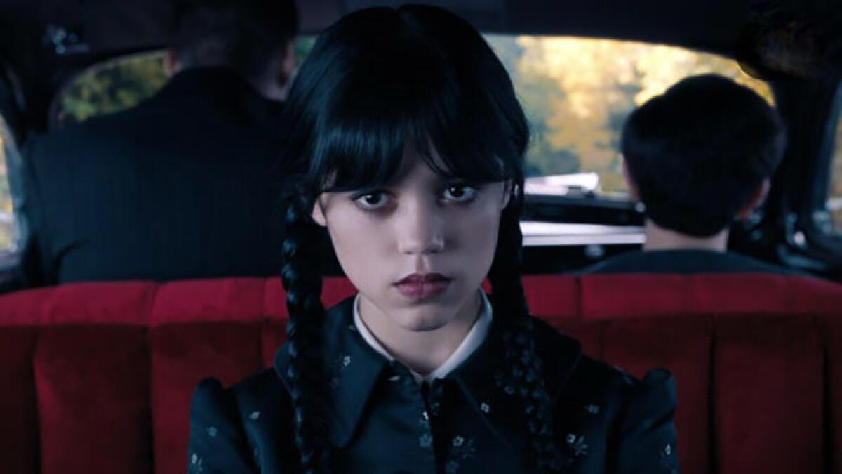 “PRONTI, MICH, SI GIRA!”. Lutto nella grande famiglia degli Addams: da una Mercoledì all'altra - 