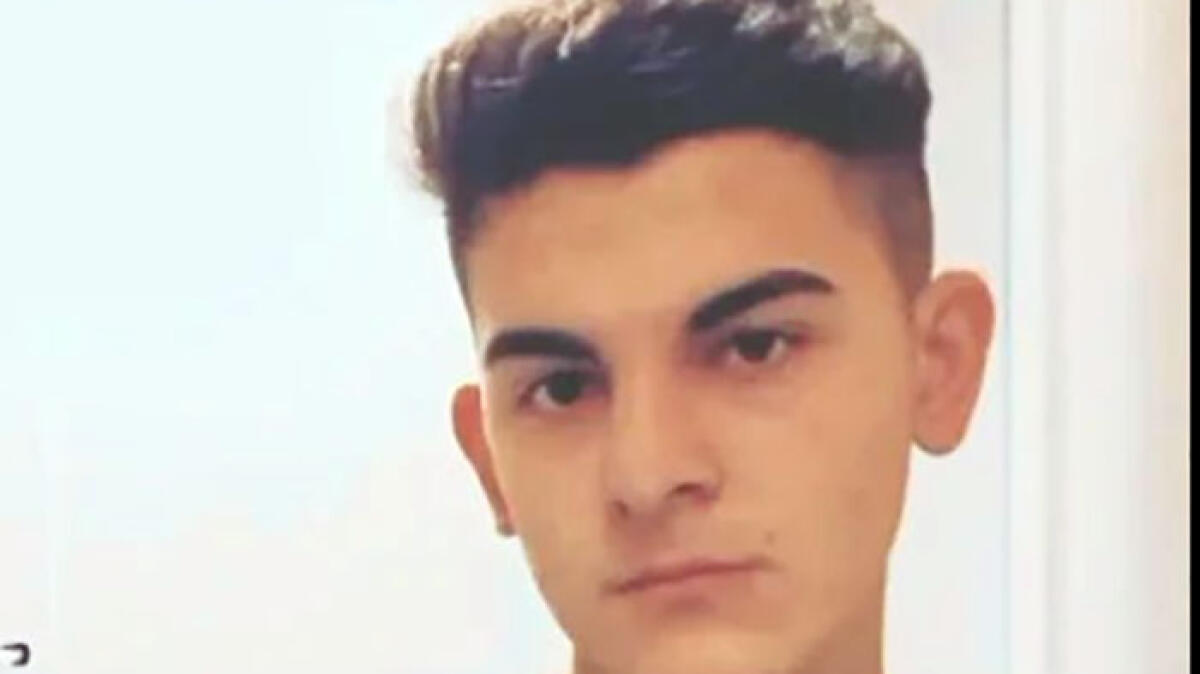 Sbanda con lo scooter sul ghiaccio, Stefano muore a 17 anni in Costiera - 