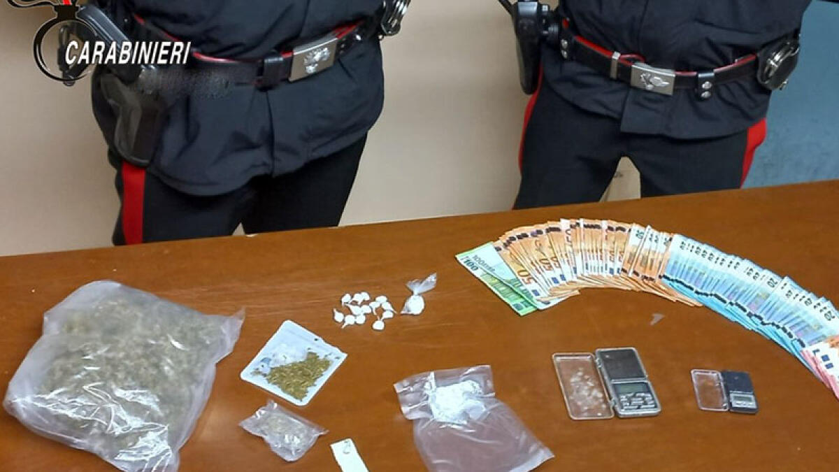 Intera famiglia arrestata per droga e soldi - 