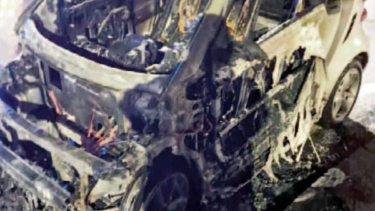 Auto in fiamme, è una minaccia all'imprenditore - 