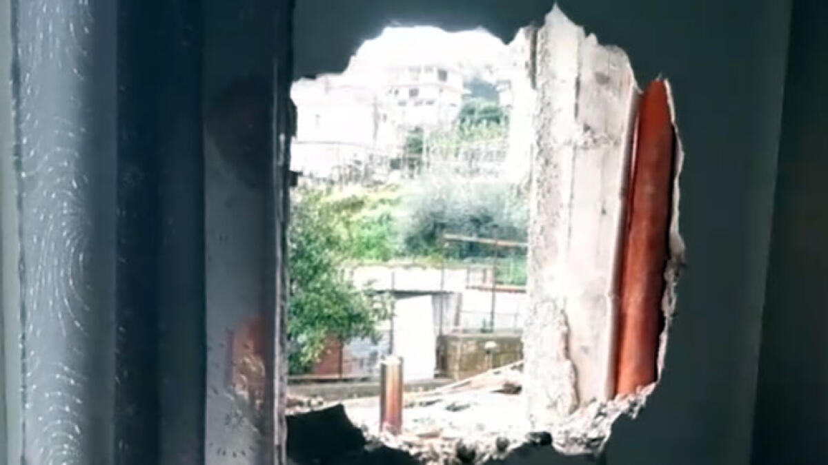 Ladri come il terremoto: sfondano parete per svaligiare una casa - 