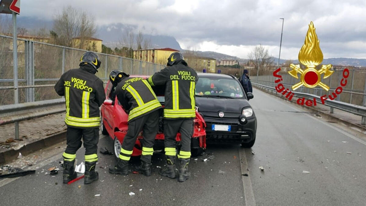 Scontro frontale: due donne ferite - 