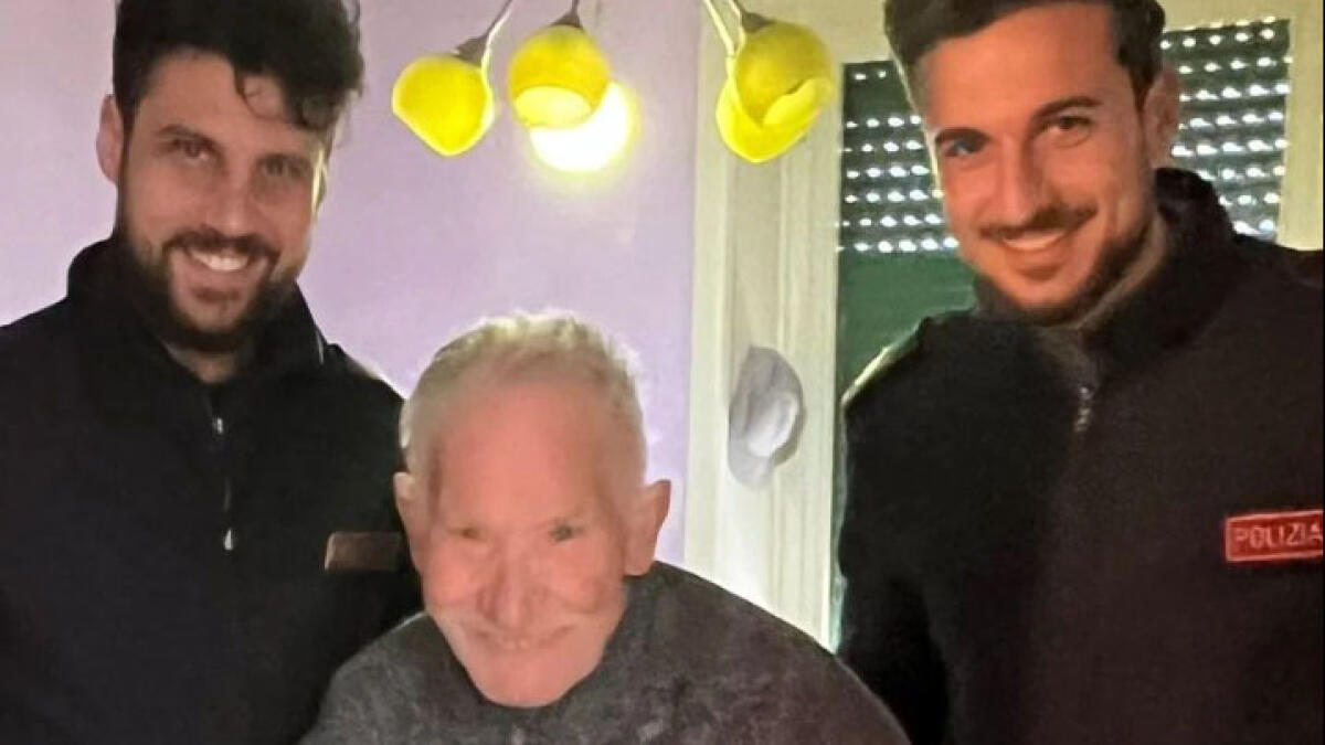 Lamenta forti dolori e non riesce ad alzarsi: interviene la polizia - 