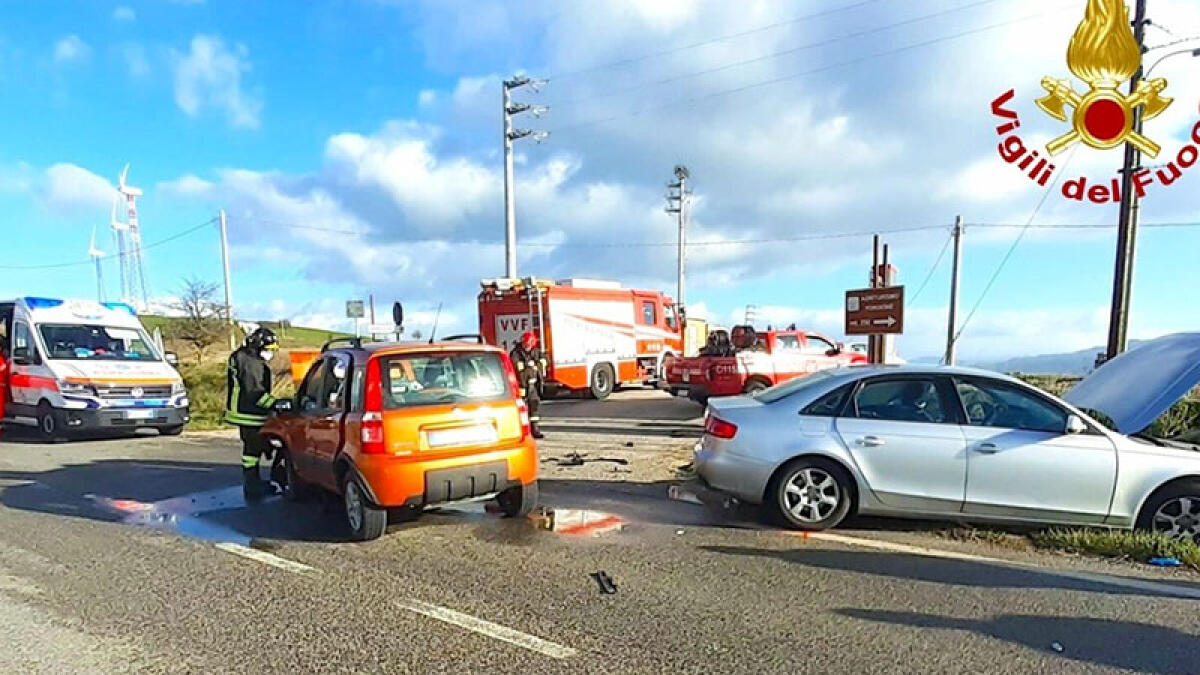 Frontale sulla Statale: due feriti gravi - 