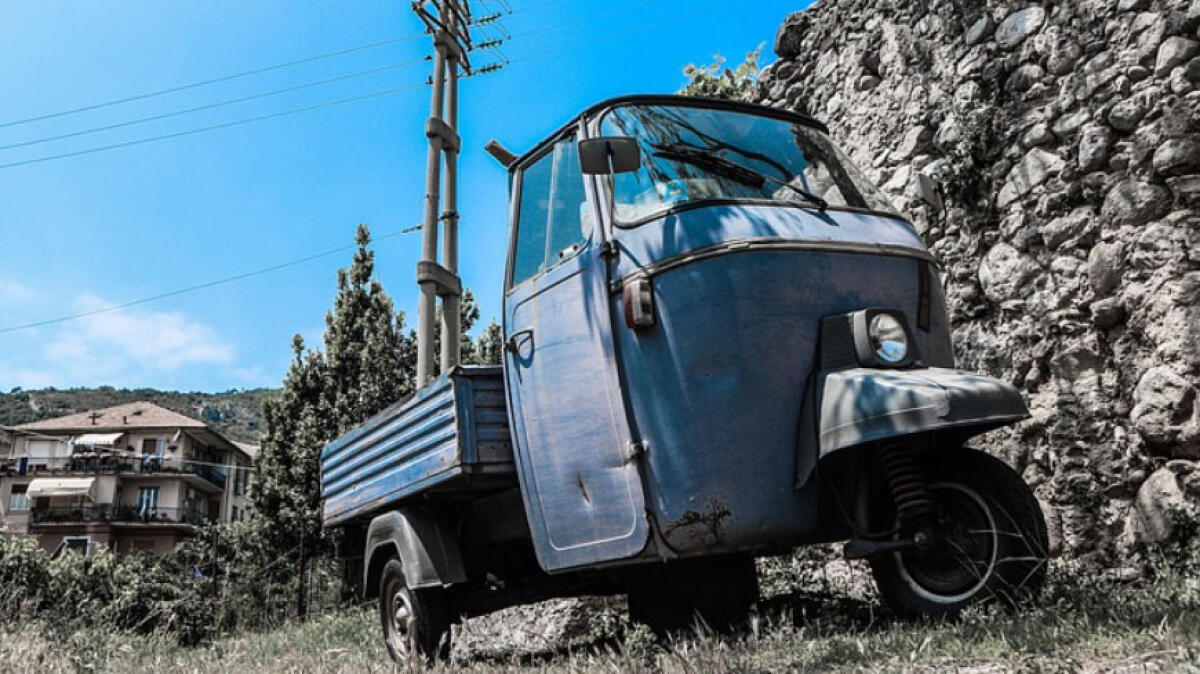 Donna di Sarno trovata morta, era in fuga con l'Apecar - 