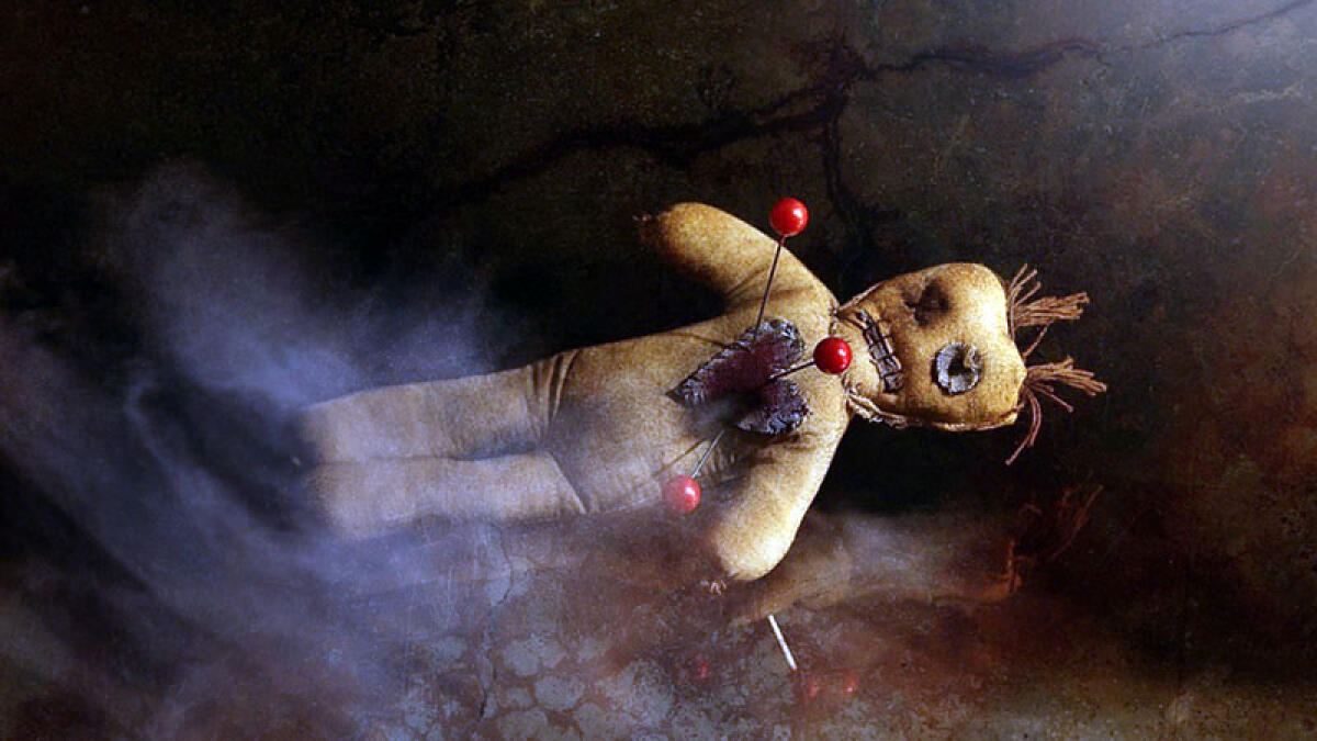 Va dalle amanti del marito con le bamboline voodoo - 