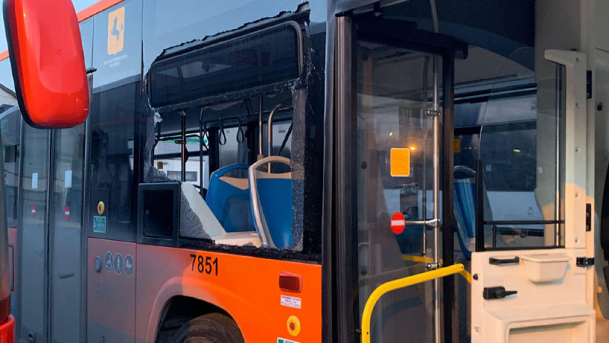 Assalto al bus Eav, rapinato l'autista - 