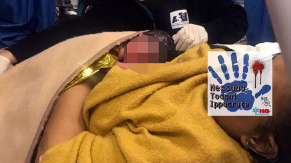 "Non sapevo di essere incinta", improvviso fiocco rosa a Napoli - 