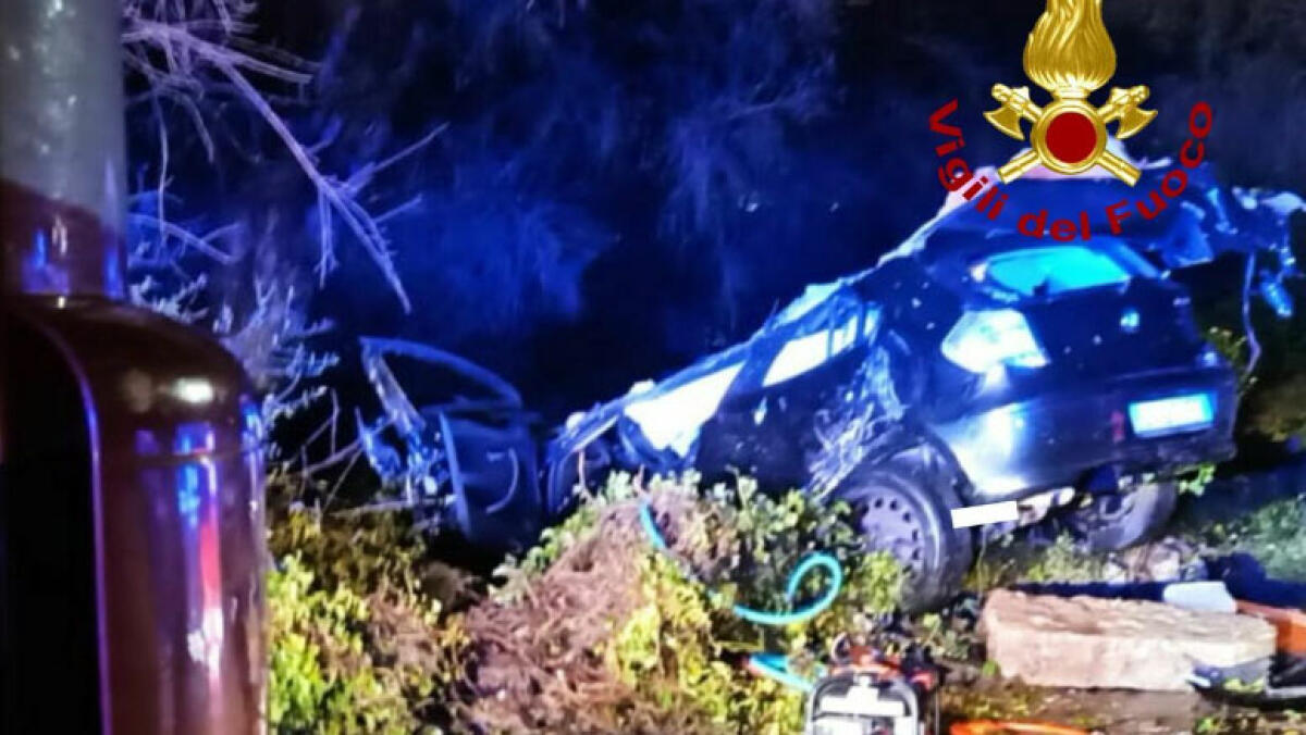 Si schianta con la Bmw, lui muore. Gravissimo il nipote di 16 anni - 