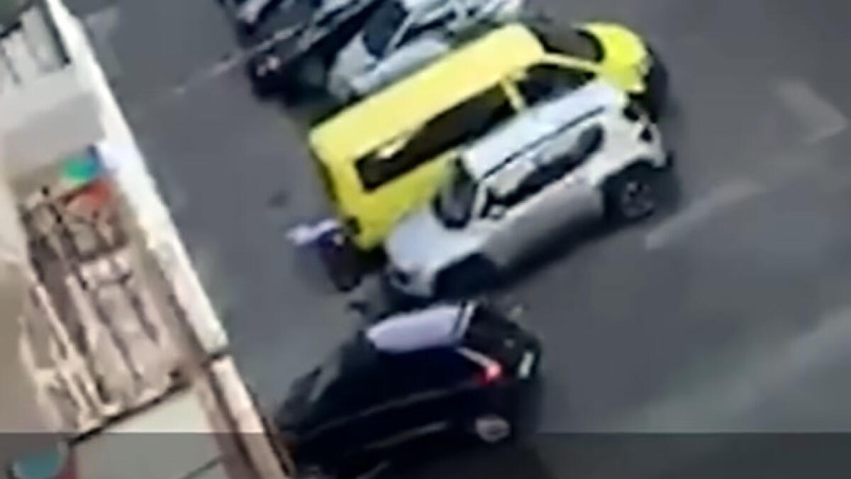 Furiosa lite a Napoli: pedoni investiti da auto a tutta velocità IL VIDEO - 
