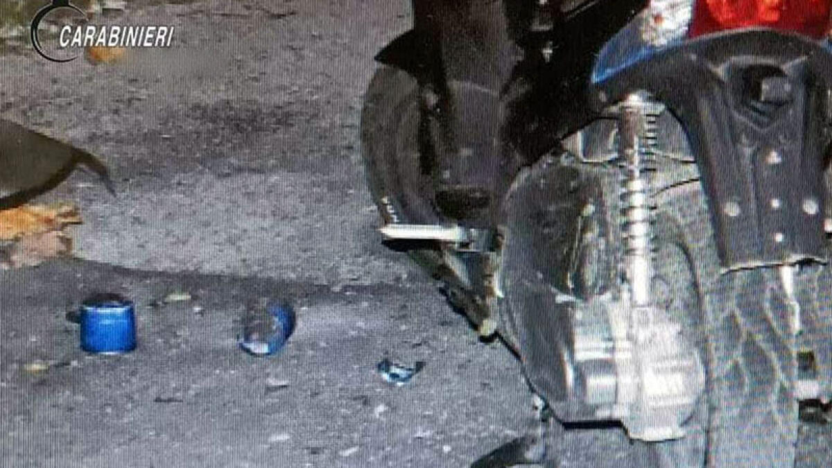 Raid incendiario contro una casa con le bombolette di gas - 