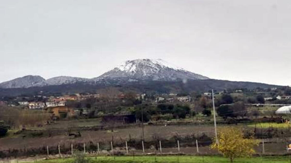 Pioggia, grandine e neve sul Vesuvio: nella notte tornerà il freddo invernale - 