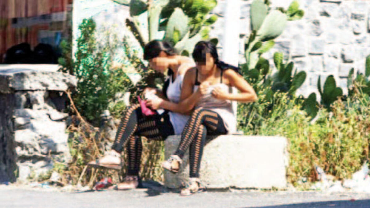 Pompei, il triste ritorno della "squillo" davanti agli Scavi - 