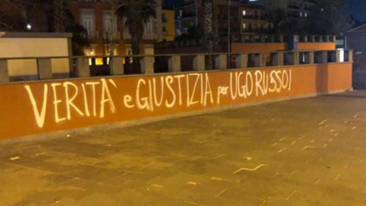 Stazione Metro imbrattata con una scritta per Ugo Russo - 