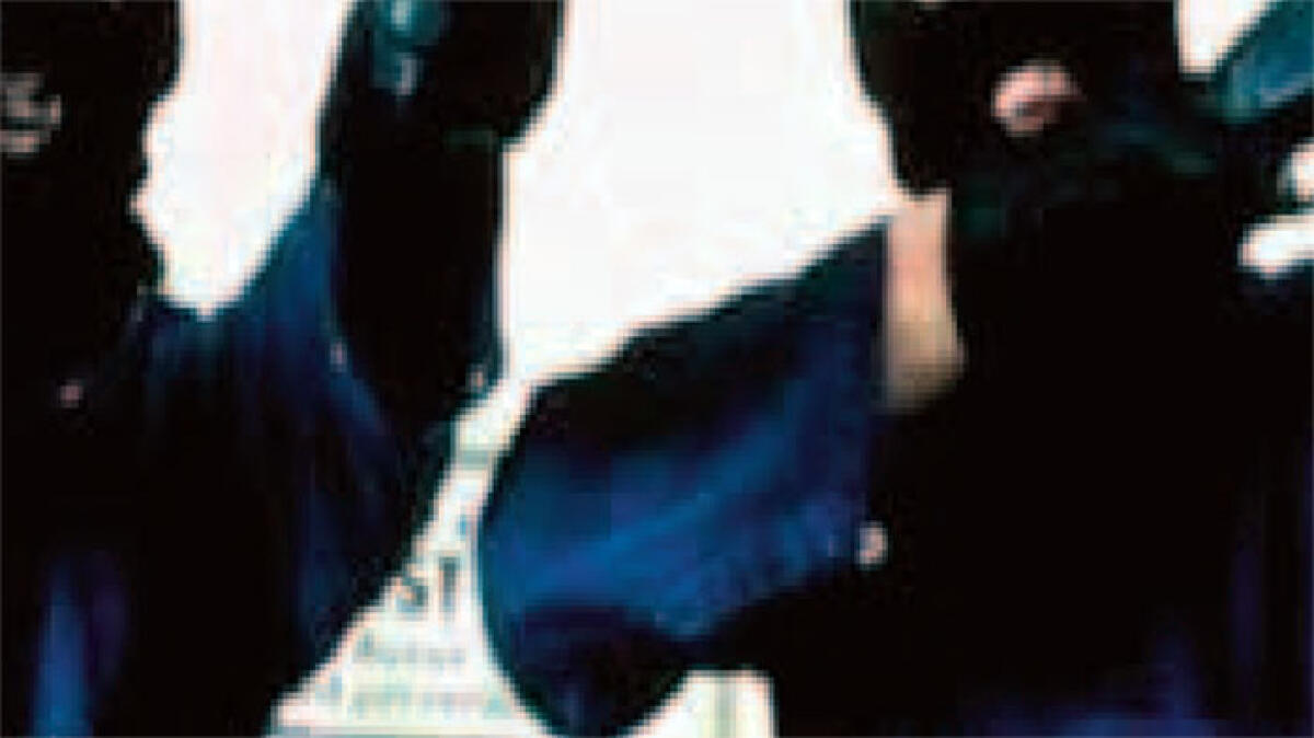 Rapina in casa: legati e picchiati davanti ai figli - 