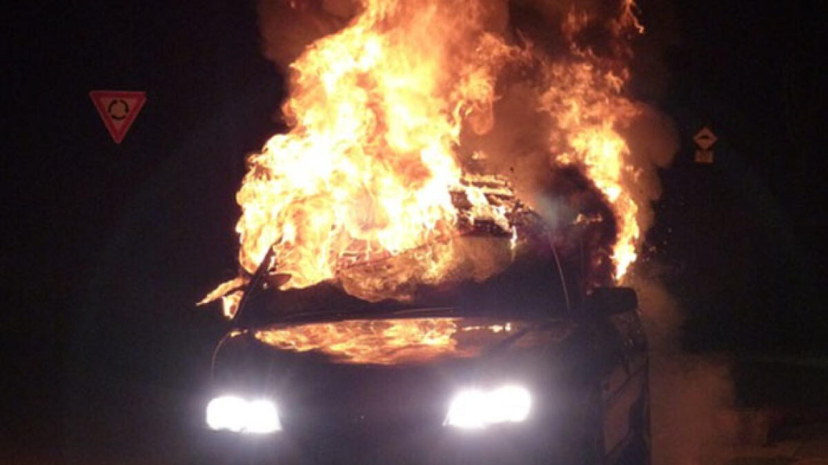 Somma Vesuviana, a fuoco l'auto del papà di un ex consigliere comunale - 