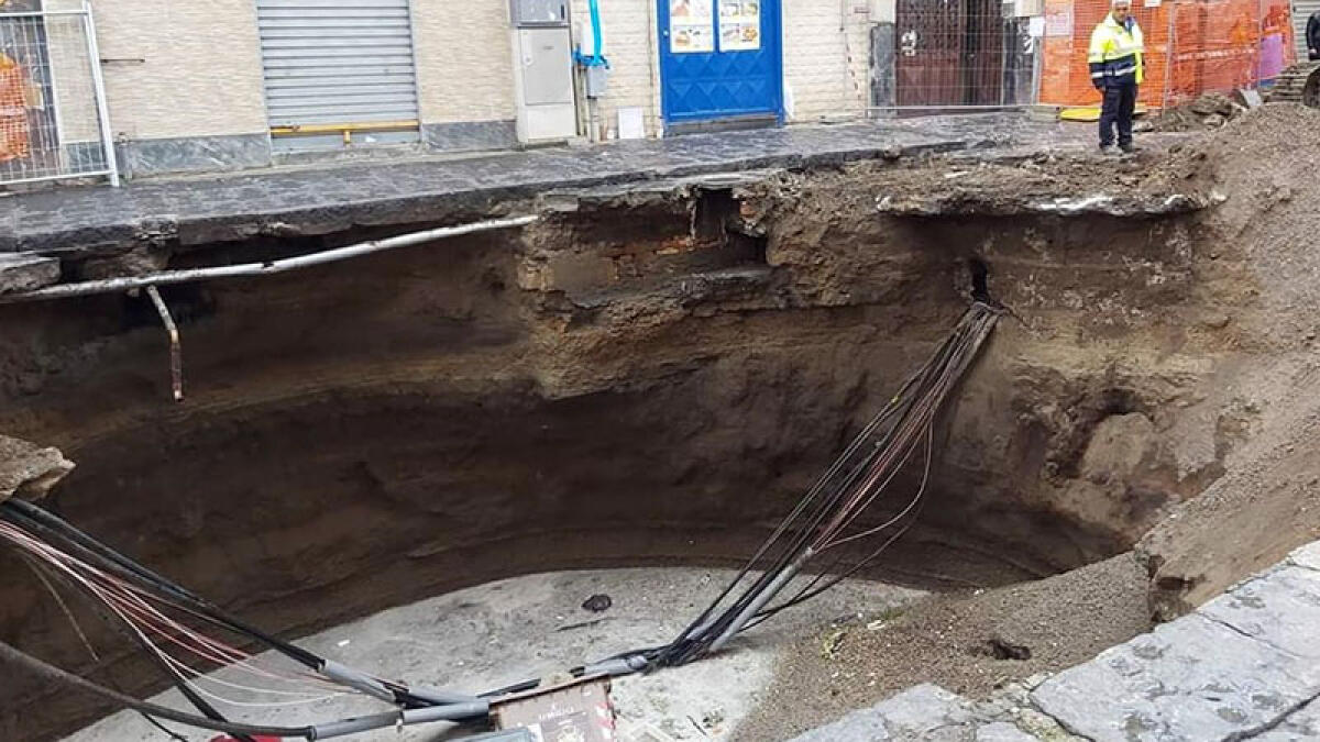 Enorme voragine a Napoli: tutti senza luce, gas e acqua - 