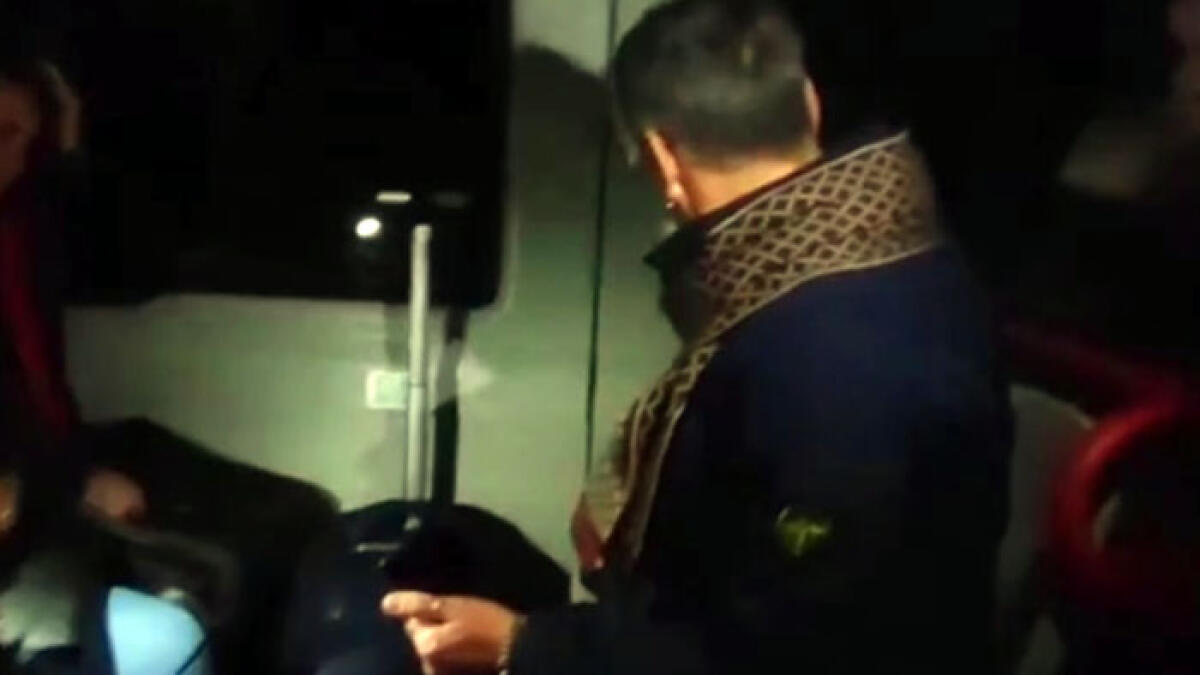 Circumvesuviana, il treno resta bloccato al buio in galleria - 