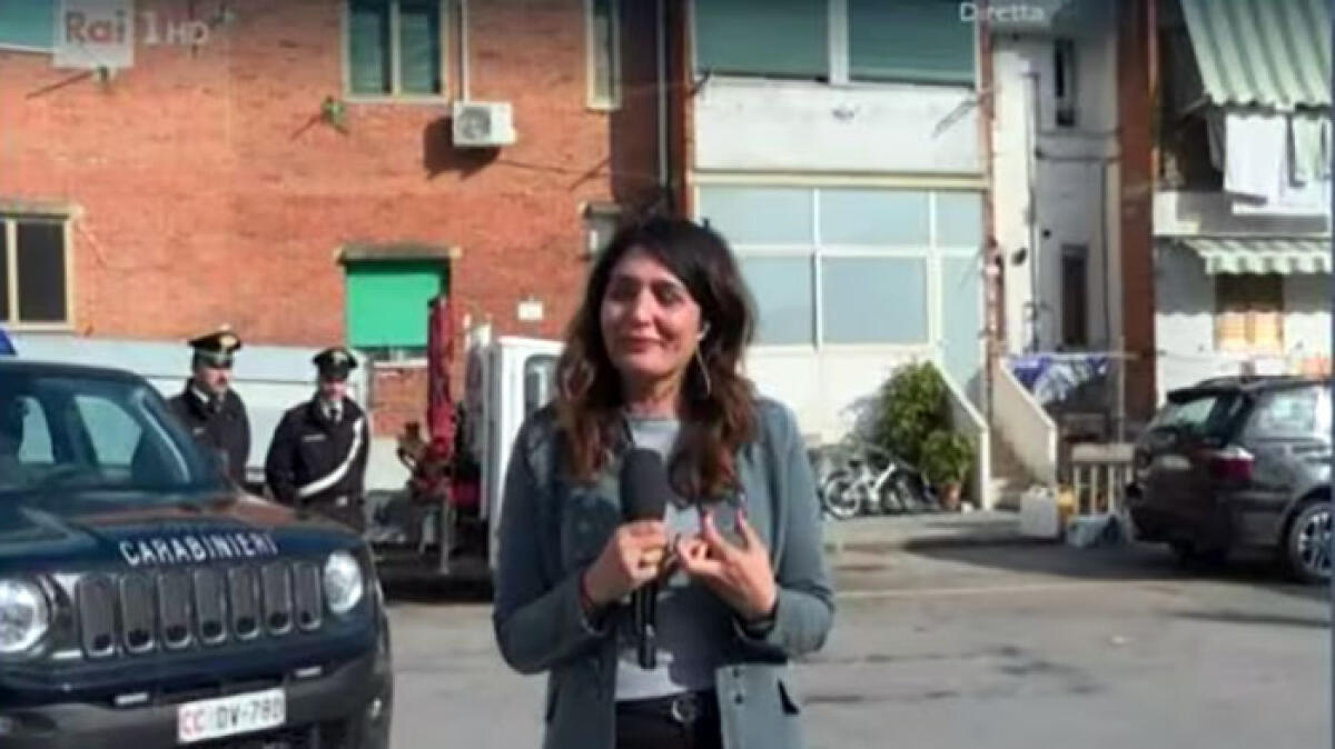 Indaga sul caso di Marzia, giornalista Rai presa a sputi piange in diretta - 