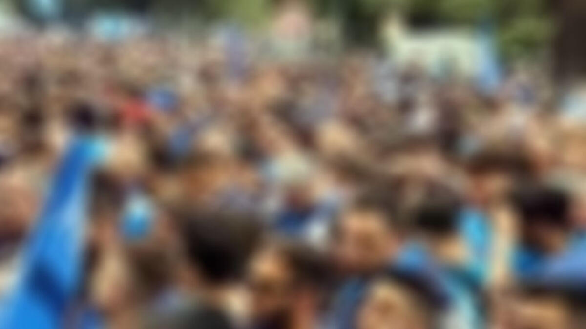 Tensione alla Stazione Centrale, "tifosi" senza biglietto forzano i tornelli - 