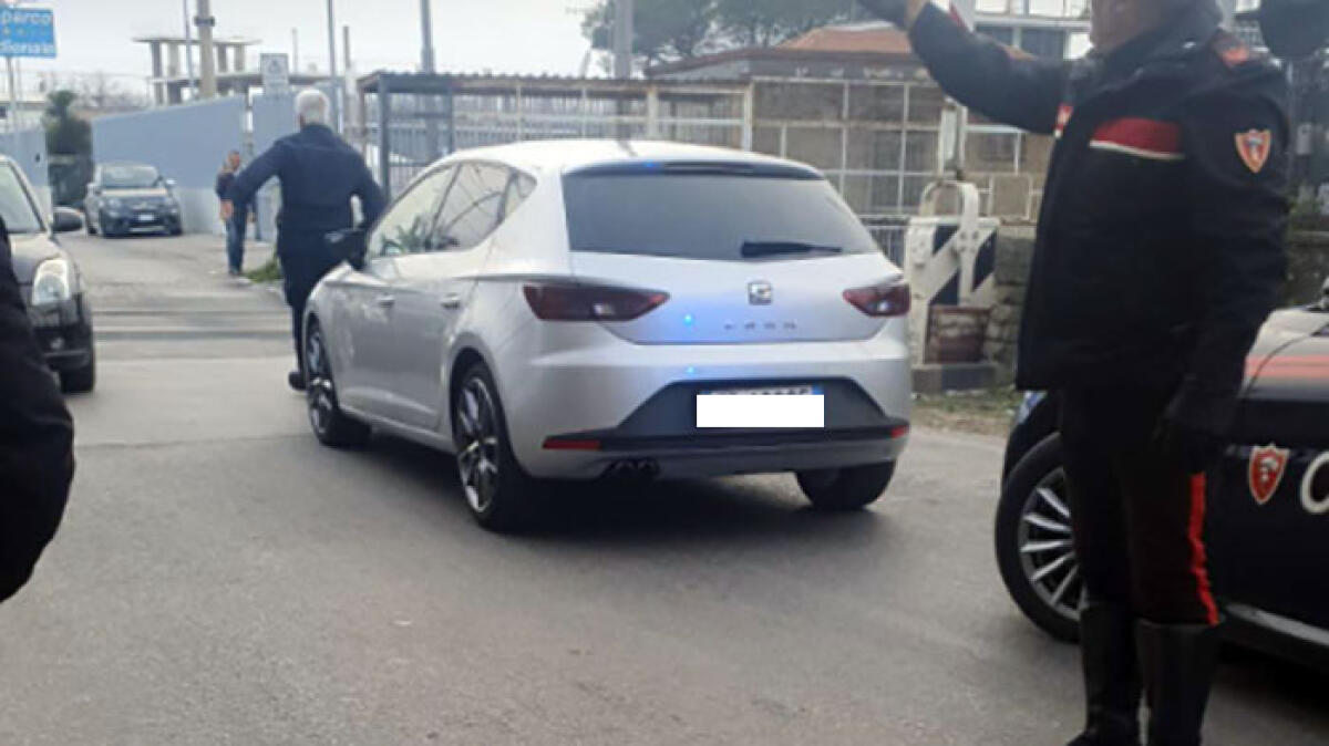 Sei ladri bloccati dal passaggio a livello tra San Gennaro e Palma, uno preso tra i binari - 