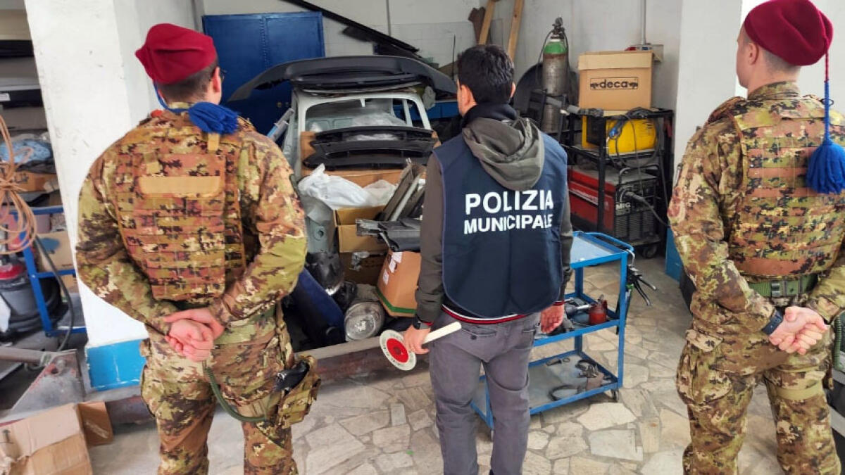 Sequestrata officina priva di qualsiasi autorizzazione - 