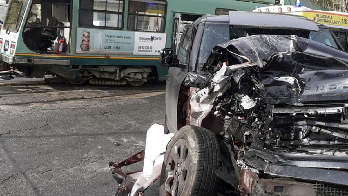 L'auto di Ciro Immobile si schianta contro il tram: era a bordo con le due figlie - 