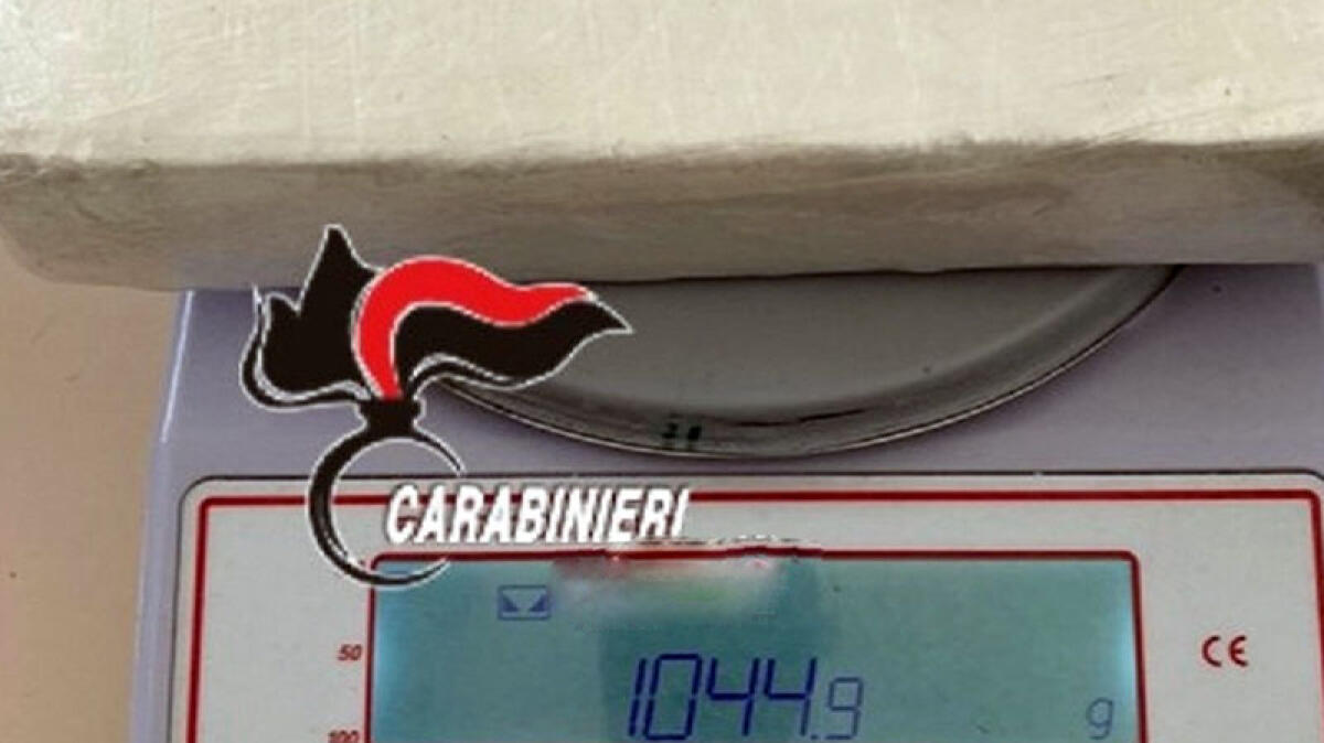 Un chilo di cocaina nell'auto, preso il corriere - 