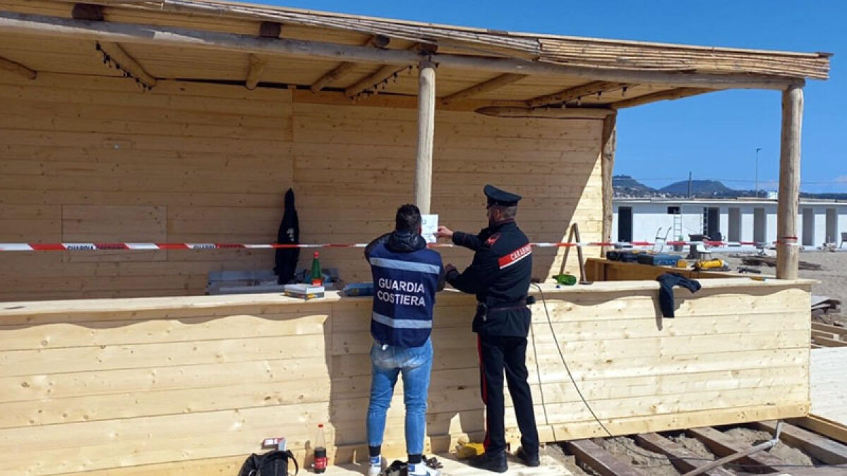 Lidi balneari abusivi: sigilli a 6 stabilimenti - 