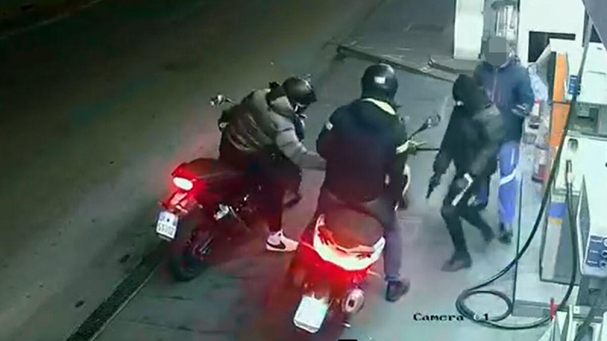 Altra rapina con spari e ferito per uno scooter: è la seconda in pochi giorni - 